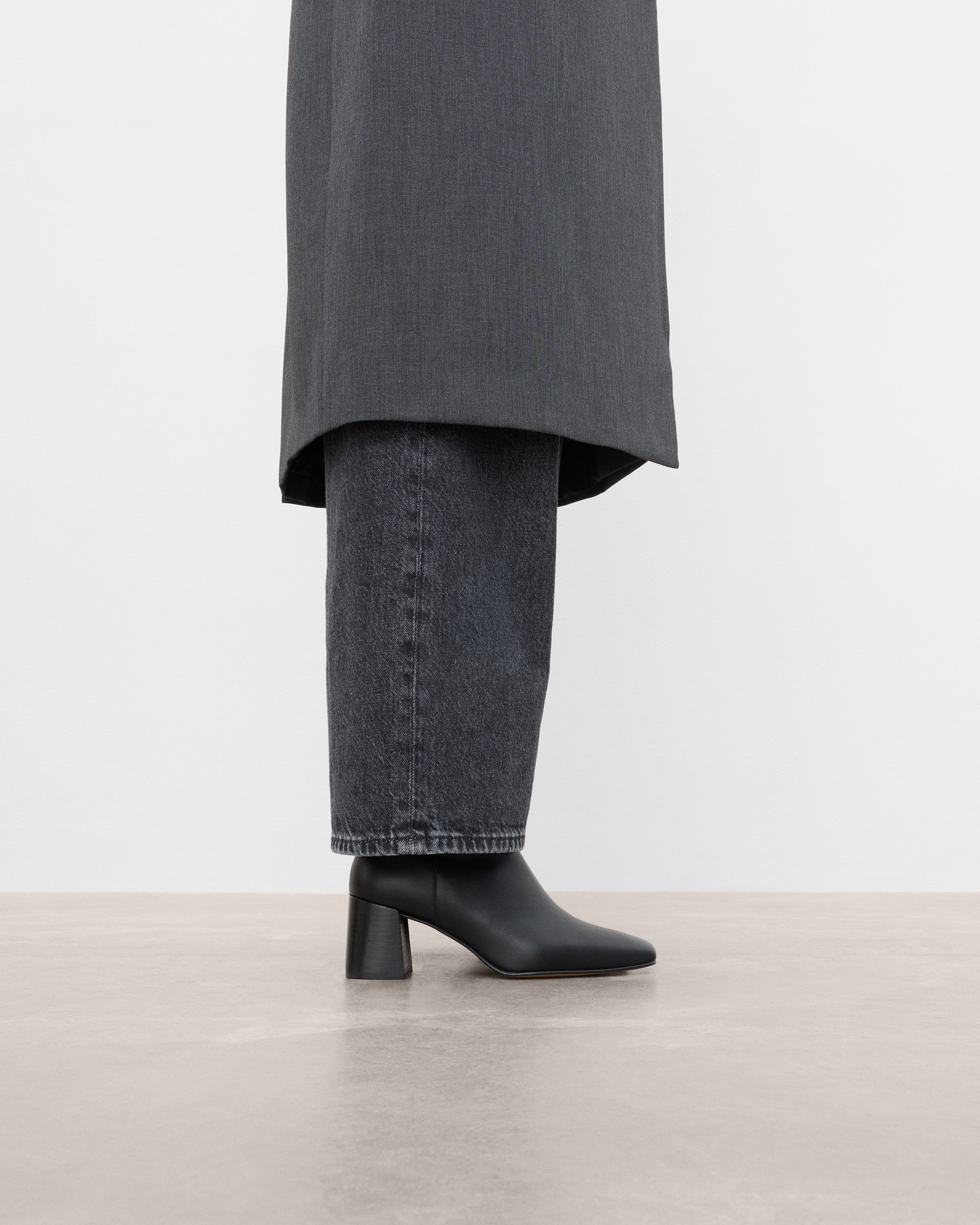 Cay Leather Black