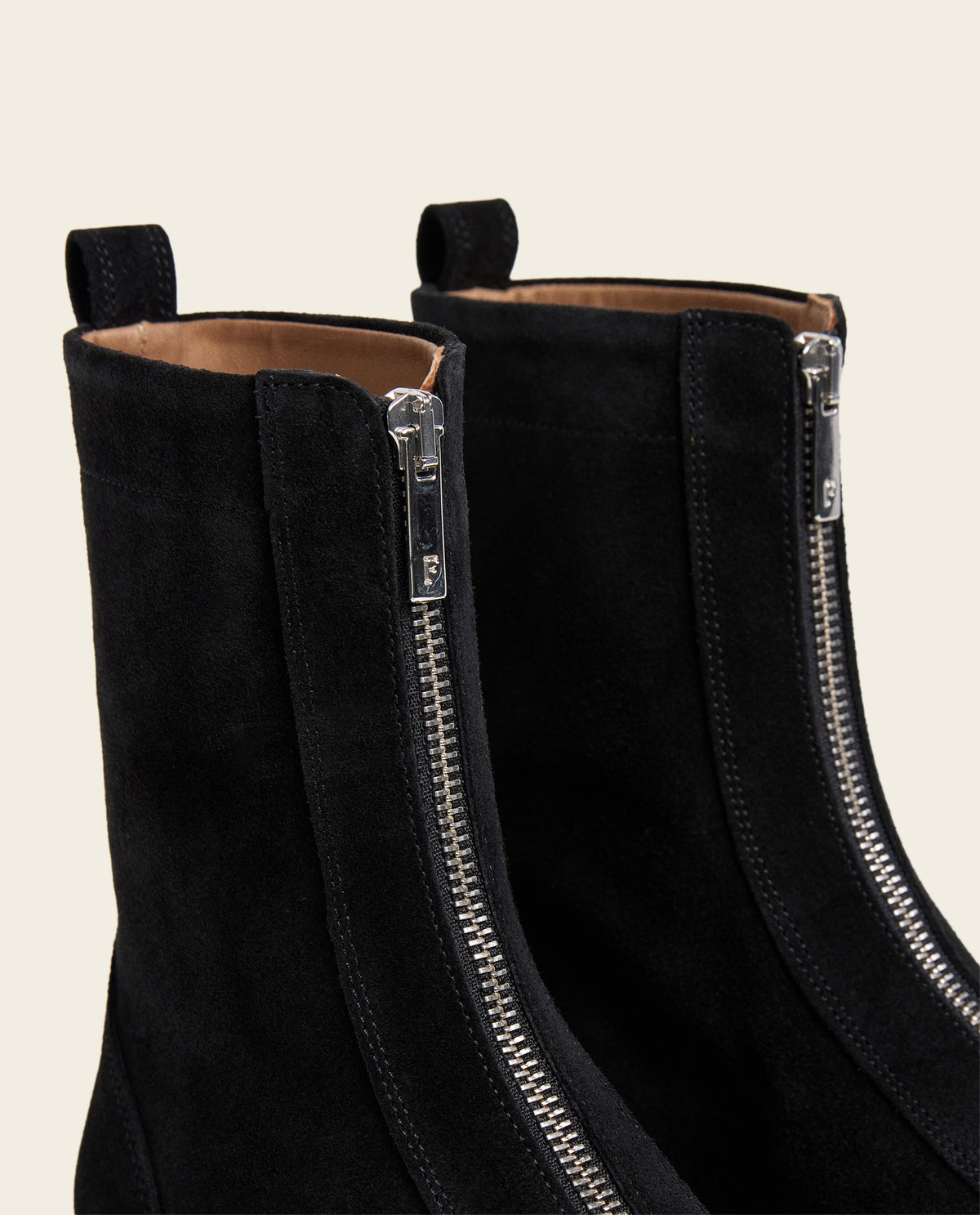 Alma Suede Black