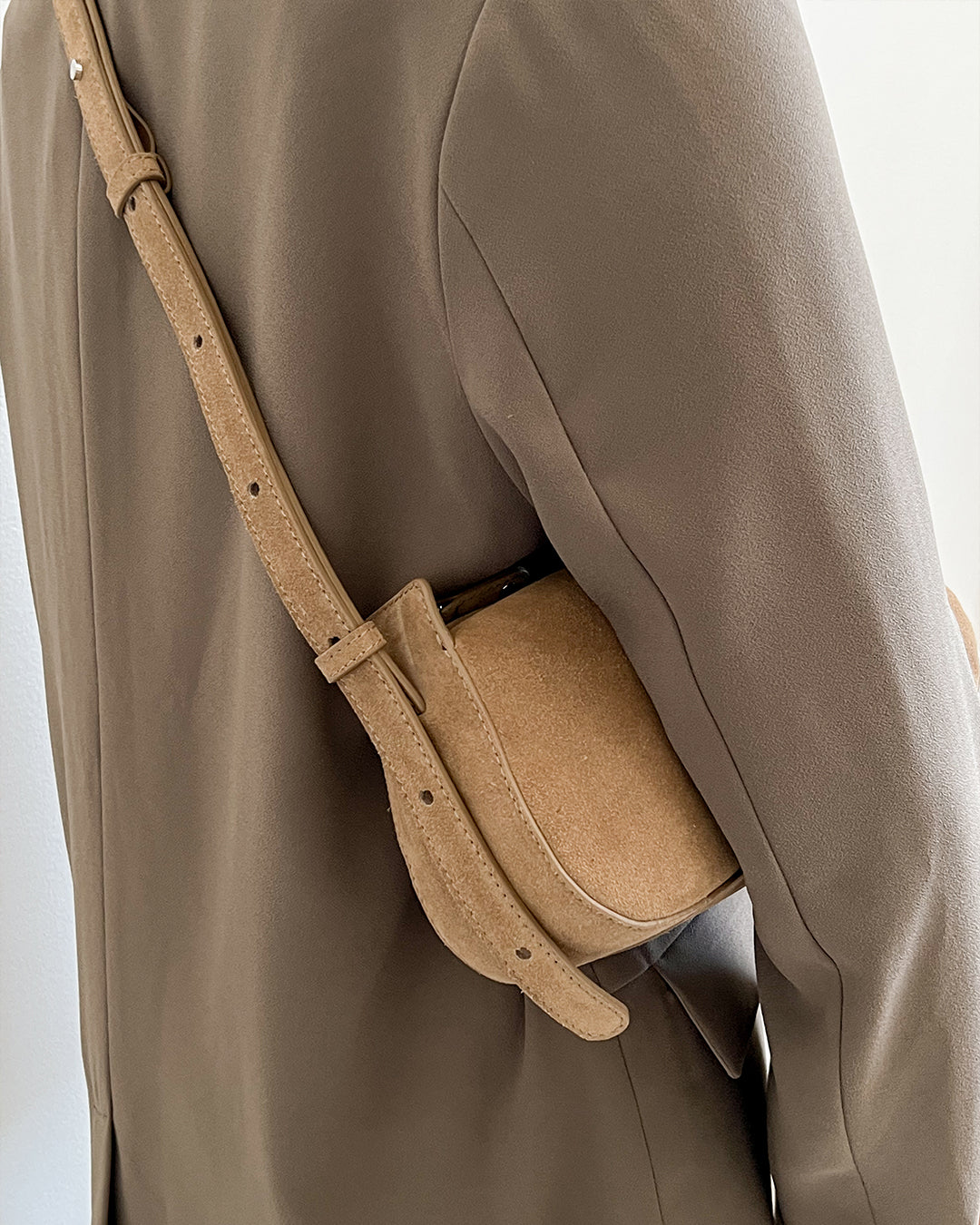 Tuna Shoulder Bag Suede Sand