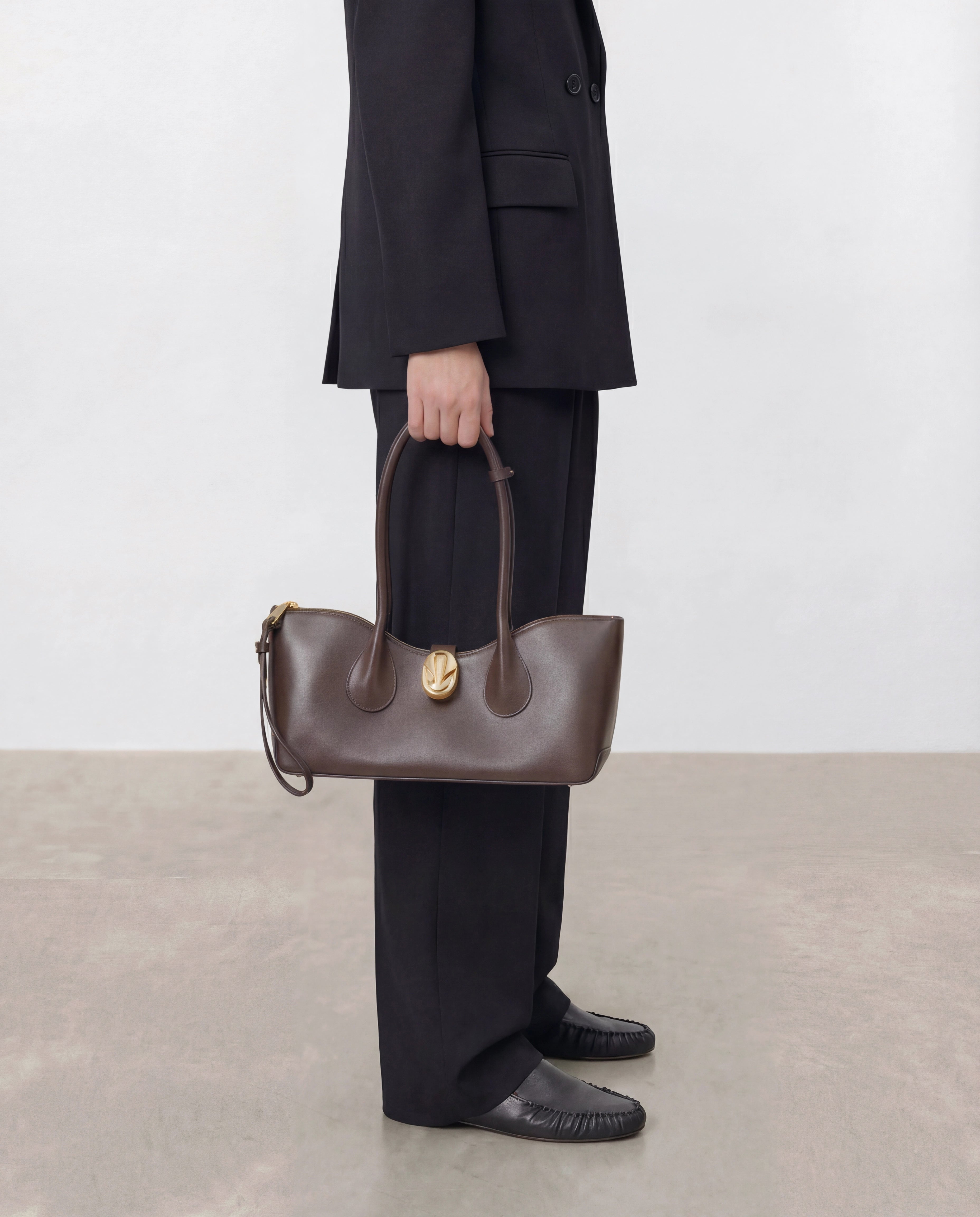 Gaia Ornament Shoulder Bag Leather Chocolate